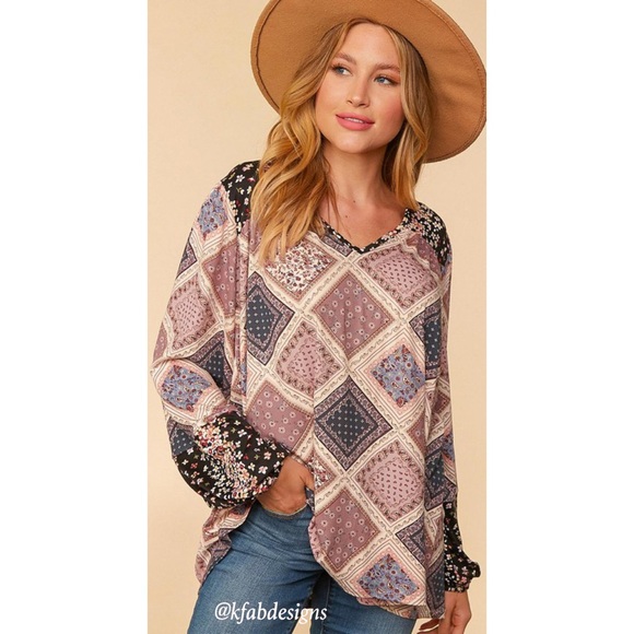 LAST 2! V Neck Bohemian Color Block Bubble Sleeve Knit Top! - Picture 7 of 8